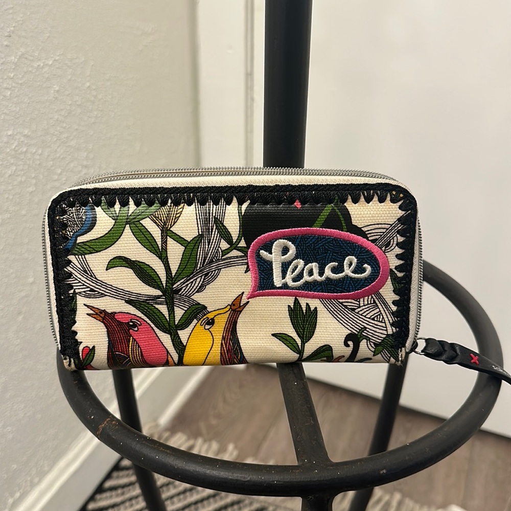 NWOT Sakroots Large Wallet